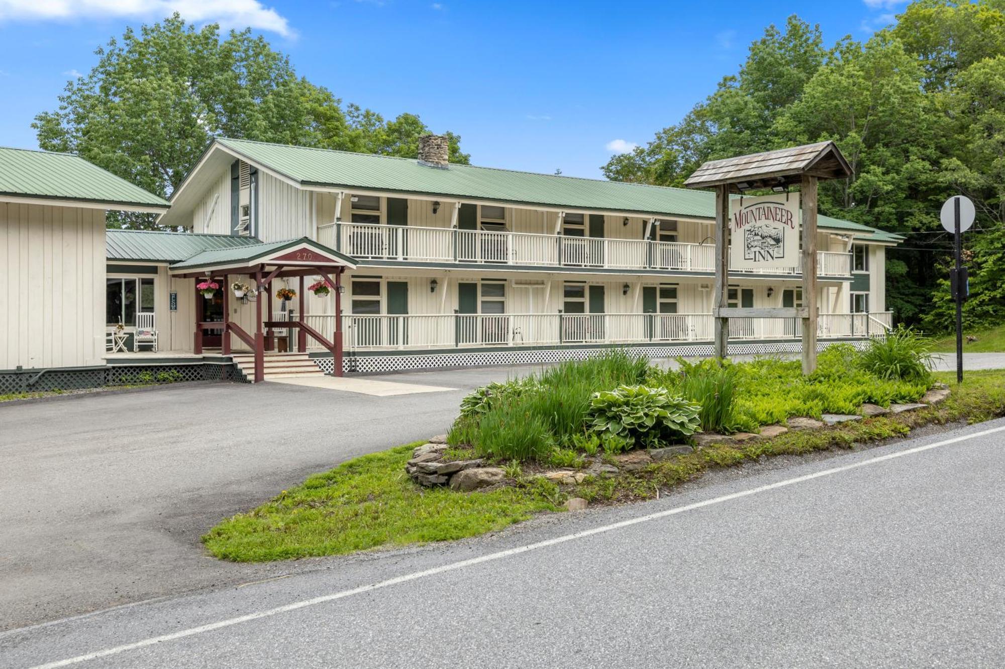 Mountaineer Inn Вест-Довер Екстер'єр фото